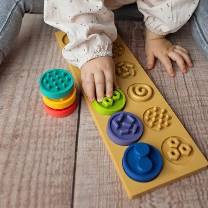 Puzzle sensoryczne kółeczka XL 6 elementów - Mom's Care 6m+
