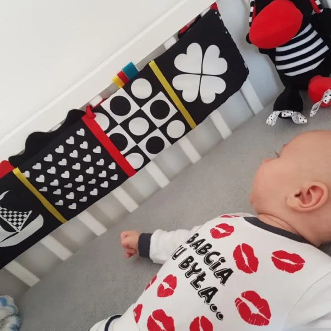 Sensoryczna książeczka do łóżeczka kontrastowa - Mom's Care 0+