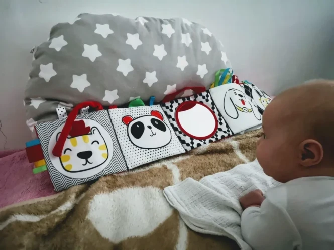 Książeczka sensoryczna lusterko - Mom's Care 0+