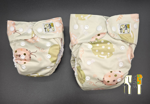 Mini kieszonka mikropolar balony zielone, pieluszka wielorazowa – NappiMe